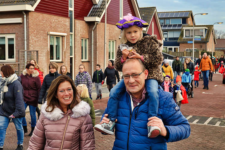 Aankomst van de Sint en zijn Zwarte Pieten in Waarder_053